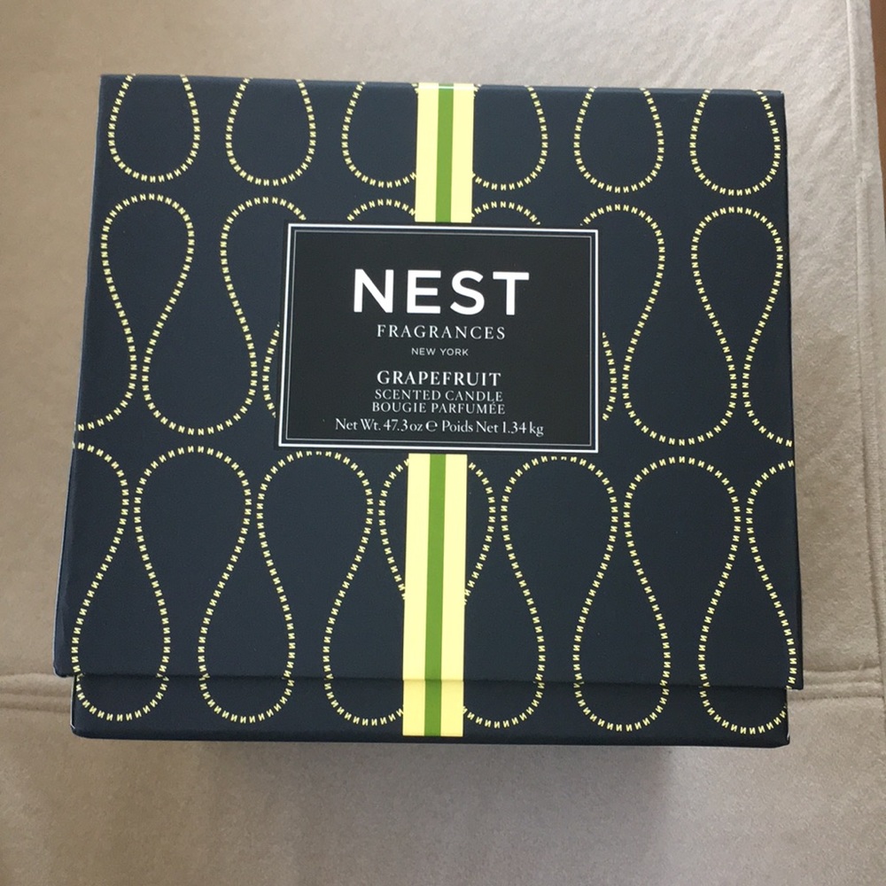 *SOLD* Nest Fragrances Grapefruit 4 Wick Candle - Picture 1 of 5